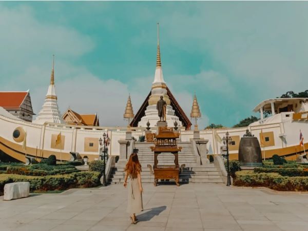 Câu chuyện linh thiên của chùa thuyền Thái Lan