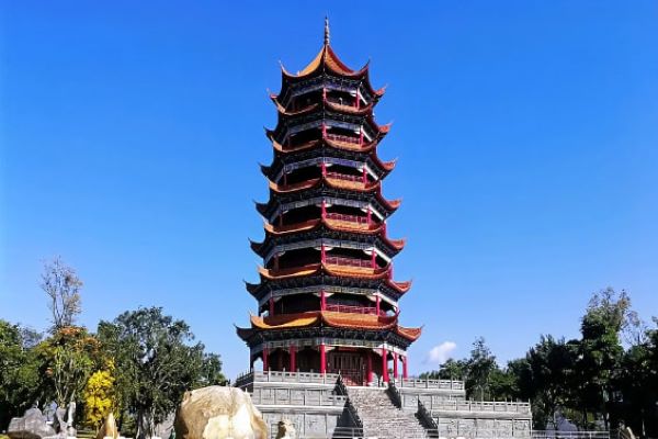 Lầu Chư Tử - tòa tháp 5 tầng được xây dựng từ thời nhà Minh