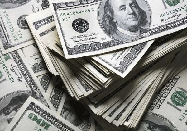 Mang trên 10,000 USD phải khai báo hải quan