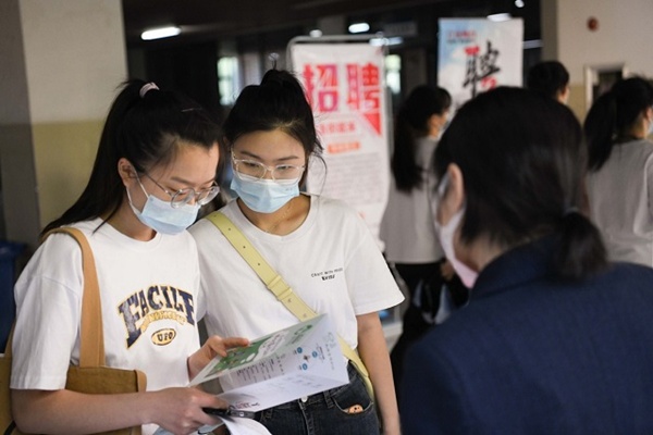 Du học Trung Quốc có được làm thêm không